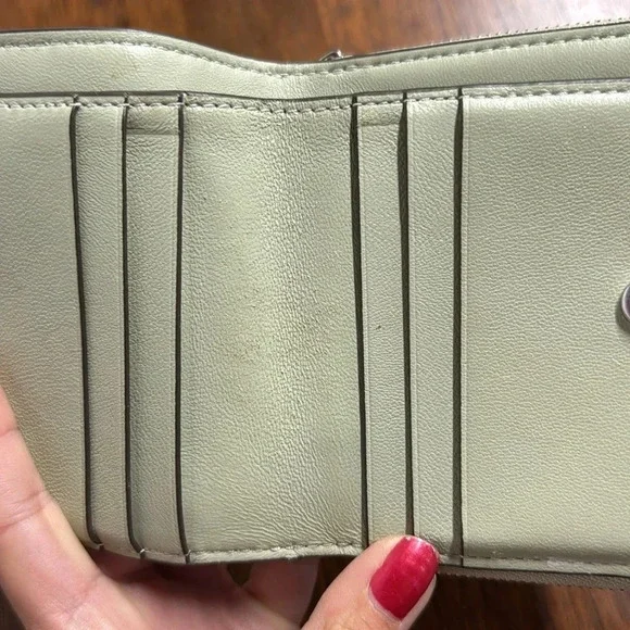 Tory Burch Kira Chevron Bifold Wallet - Picture 4 of 7